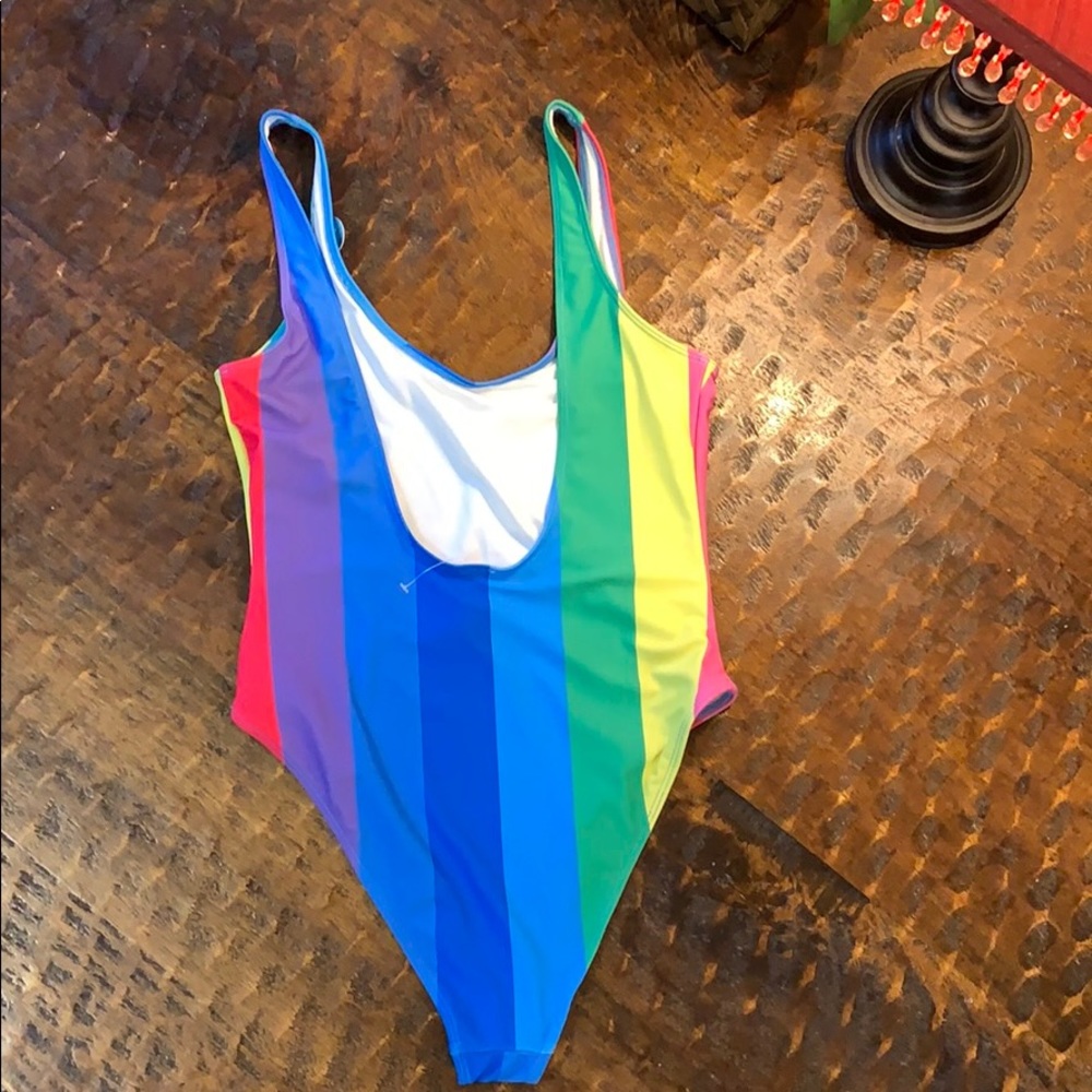 Swimsuit - Picture 3 of 5